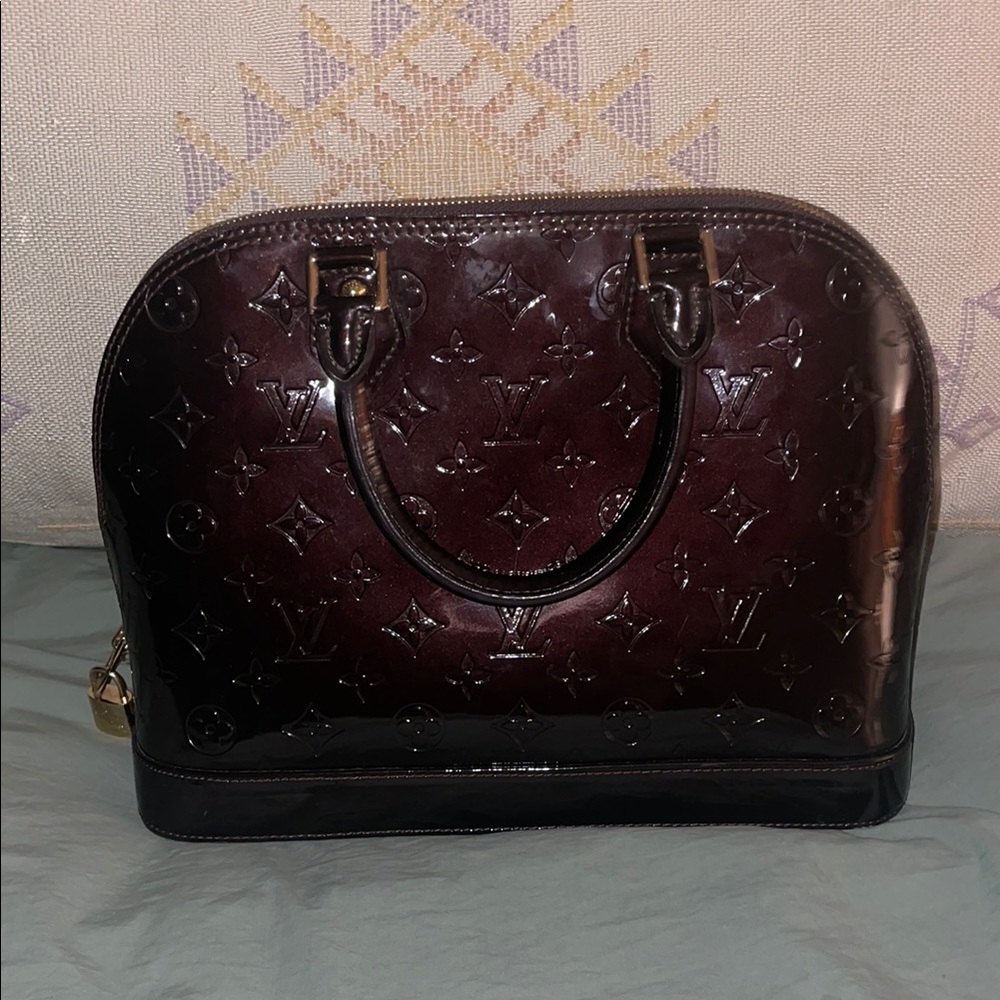 Louis Vuitton Alma vernis Amarante